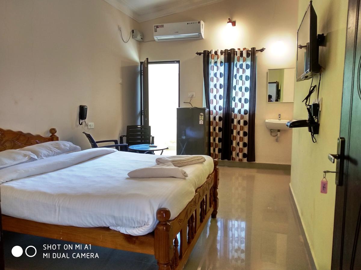 Candolim Beach Place Exterior photo